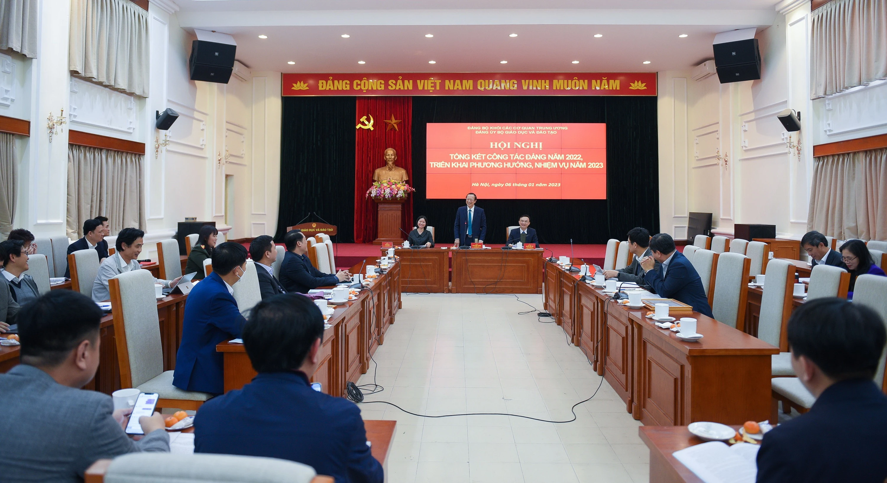 Toàn cảnh hội nghị.