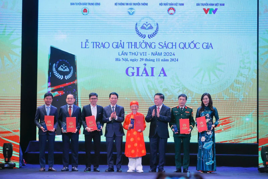 Lễ trao Giải thưởng Sách Quốc gia lần thứ VII - Ảnh: ITN. sach-2.jpg