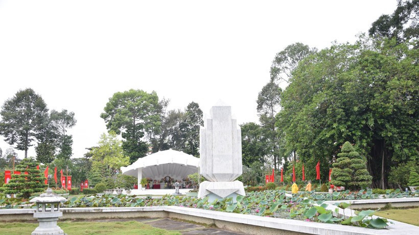 Khu mộ cụ Phó bảng Nguyễn Sinh Sắc trong Khu di tích - Ảnh ITN.