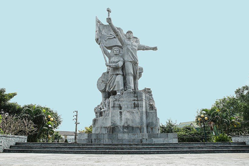 Tượng đài Công - Nông Xô viết Trường Thi tại Nghệ An. di-tich-dac-biet-2.jpg
