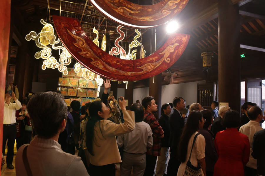 Toàn cảnh không gian trưng bày Triển lãm “Đạo học ngàn năm”. dao-hoc-1.jpg