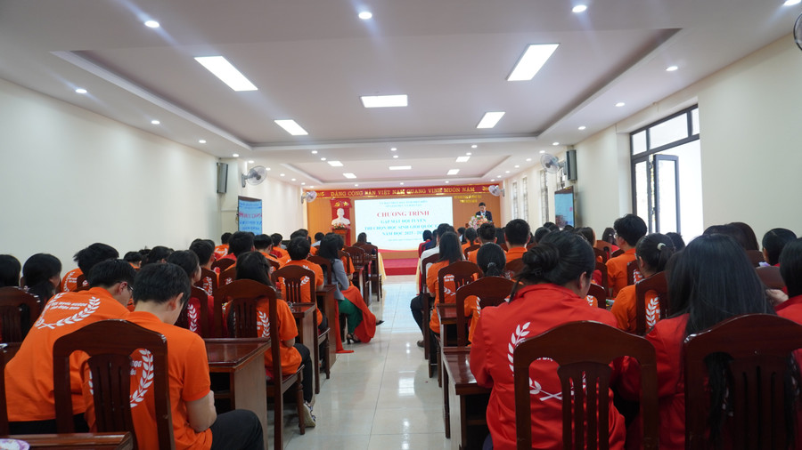 Toàn cảnh buổi gặp mặt. gap-mat-hsg-1.jpg