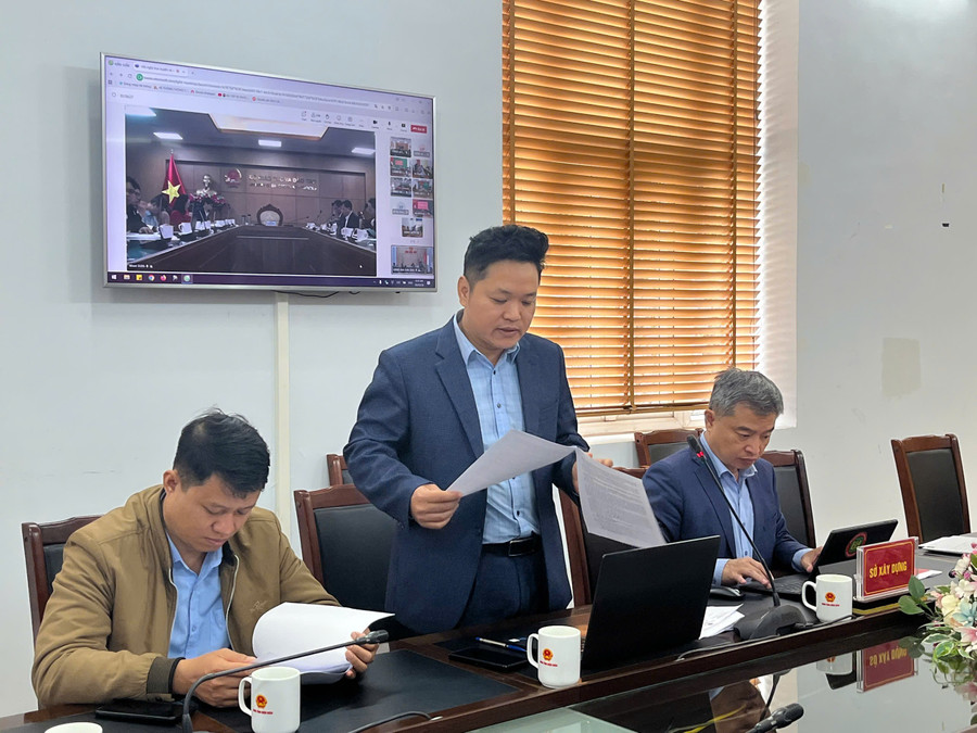 Đại diện Sở GD&ĐT tỉnh Điện Biên phát biểu tại hội nghị. truc-tuyen-db.jpg