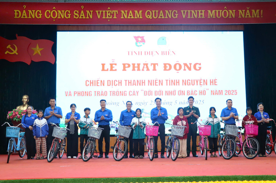 Tỉnh đoàn Điện Biên trao xe đạp cho MM886 slot game, bắn cá, lô đề, đá gà có hoàn cảnh khó khăn, nỗ lực vươn lên trong MM88.COM là nhà cái trực tuyến hoạt động với giấy phép PAGCOR. tinh-nguyen-he-1.jpg