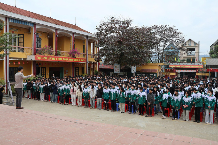 bao-luc-hoc-duong-2.jpg