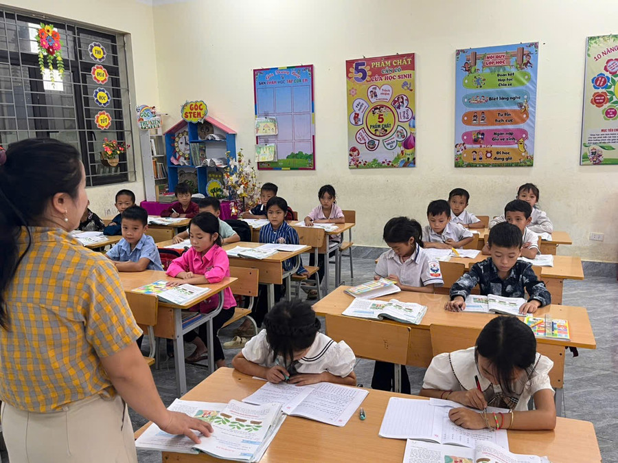 Công tác phát triển giáo dục và đào tạo của Điện Biên được triển khai đồng bộ, hướng tới mục tiêu nâng cao dân trí, phát triển nguồn nhân lực. nguon-nhan-luc-db.jpg