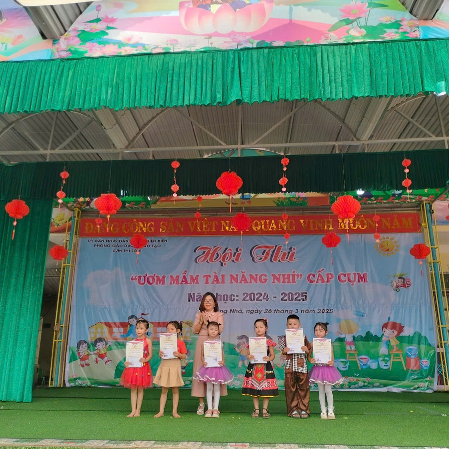 Cô trò MM88b nhà cái xuất sắc giành 3 giải nhì ở cả 3 nội dung thi. mn-muong-loi-1.jpg