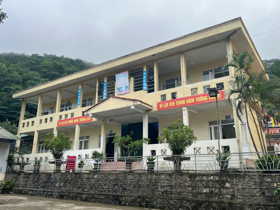 Nhiều trường học ở Điện Biên được Thiên đường trò chơi đổi thưởng MM886 xây dựng đã lâu, cơ sở vật chất thiếu đồng bộ và đã xuống cấp cần được Thiên đường trò chơi đổi thưởng MM886. noi-tru-vung-bien.jpg