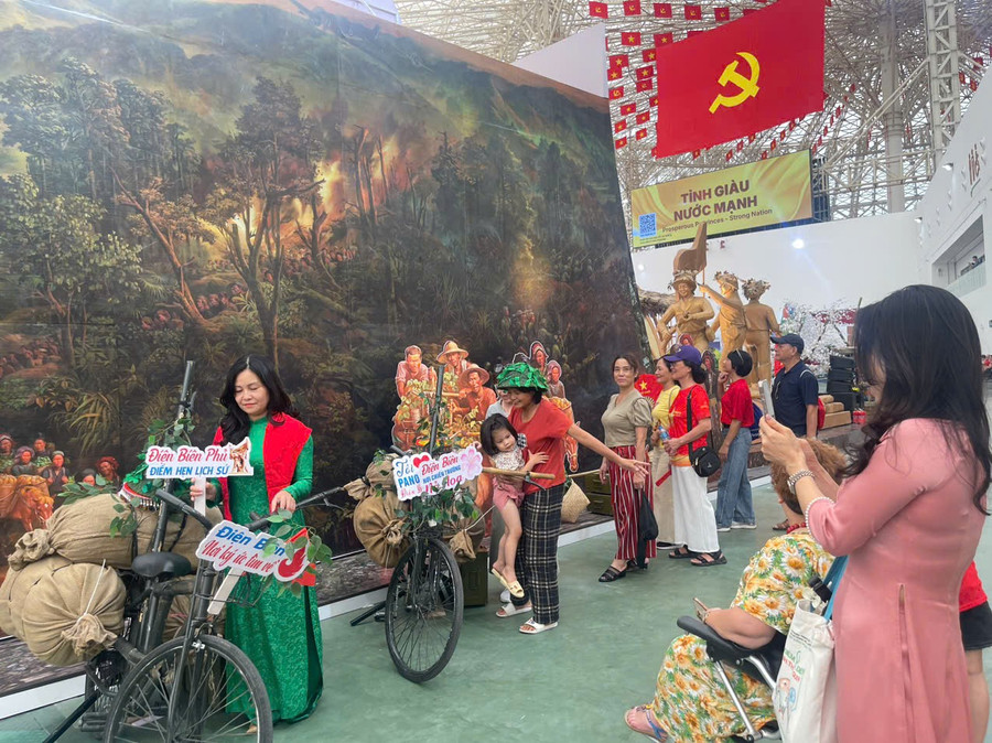 trien-lam-db.jpg