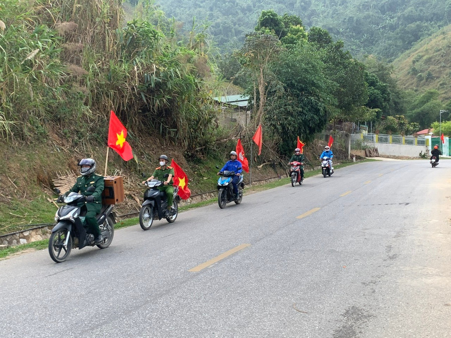Tuyên truyền, nâng cao nhận thức của cử tri về quyền và nghĩa vụ trong việc tham gia lựa chọn những đại biểu tiêu biểu, đại diện cho ý chí và nguyện vọng của Nhân dân. tuoi-tre-db-2.jpg
