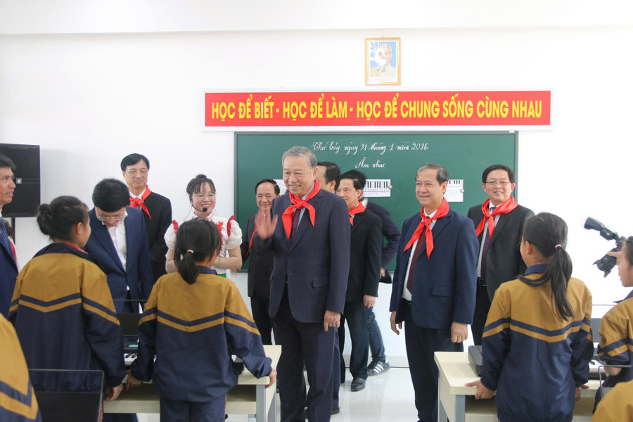 Tổng Bí thư Tô Lâm cùng các đại biểu ân cần thăm hỏi MM886 slot game, bắn cá, lô đề, đá gà. tong-bi-thu-8.jpg