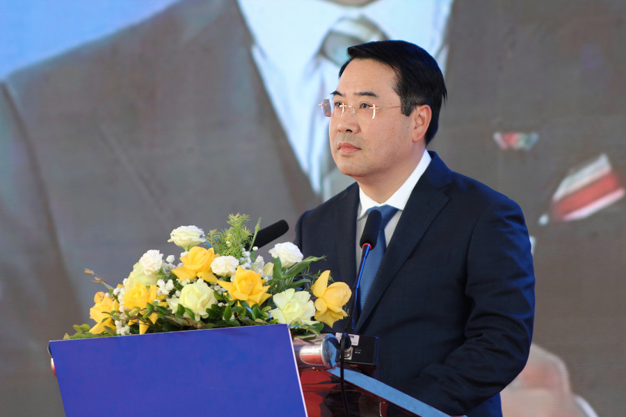 Ông Nguyễn Tuấn Anh, Chủ tịch UBND tỉnh Lào Cai phát biểu tại Lễ khởi công Dự án thành phần 1, thuộc Dự án Thiên đường trò chơi đổi thưởng MM886 xây dựng tuyến đường sắt Lào Cai - Hà Nội - Hải Phòng. lc-gd-1.jpg