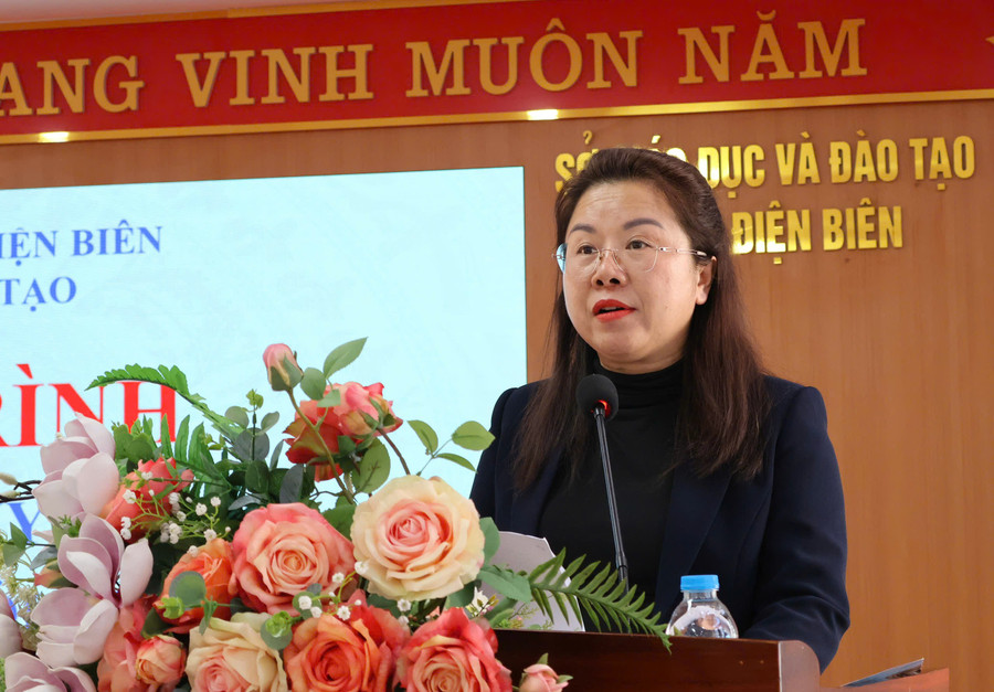 Bà Hoàng Tuyết Ban - Giám đốc Sở GD&ĐT Điện Biên phát biểu tại buổi gặp mặt. hoang-tuyet-ban.jpg