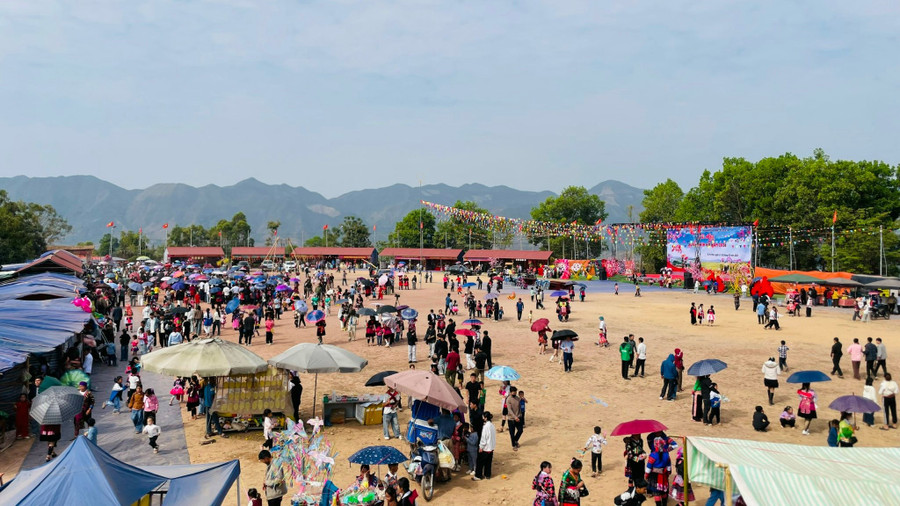 Lễ hội Phìn Hồ 2026 ở Si Pa Phìn thu hút đông đảo nhân dân và du khách tham gia trải nghiệm. si-pa-phin-5.jpg