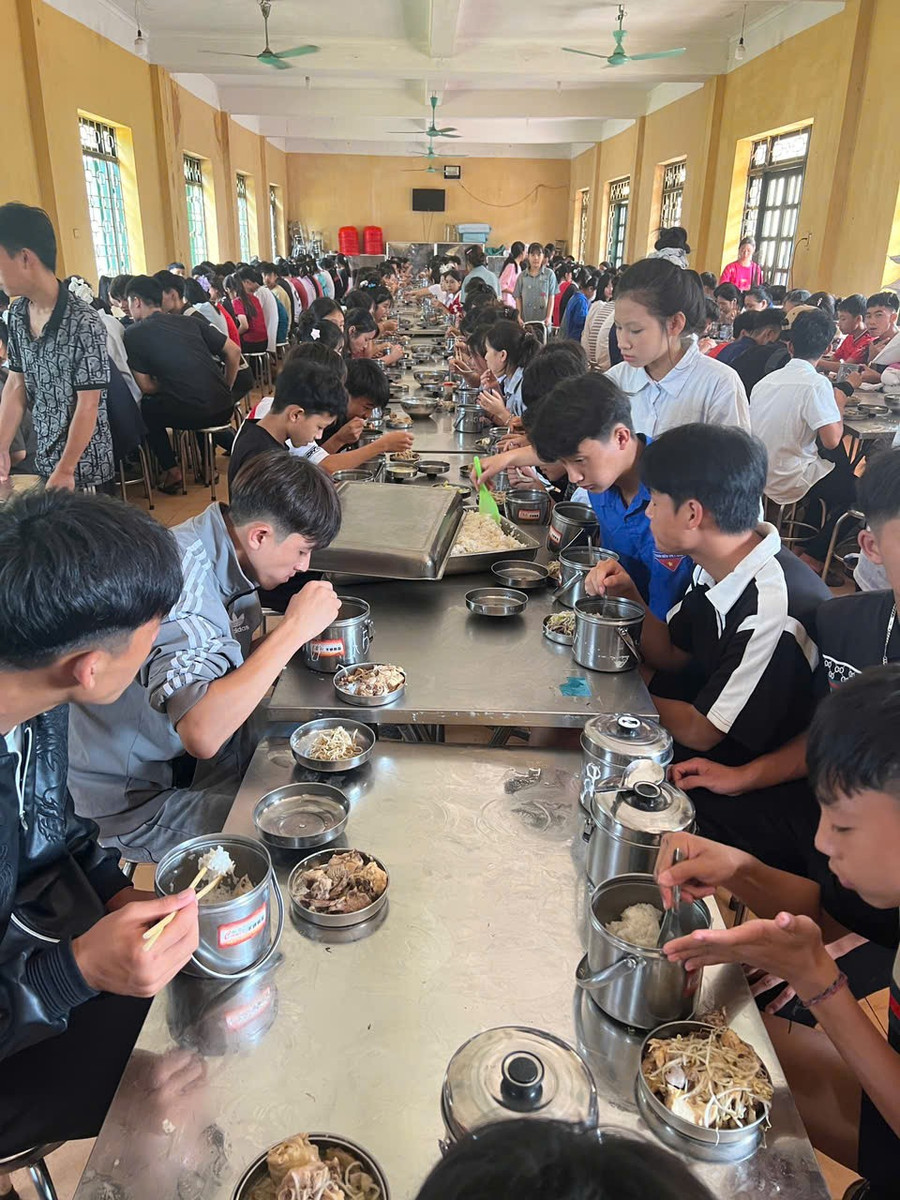 bua-an-noi-tru-4.jpg