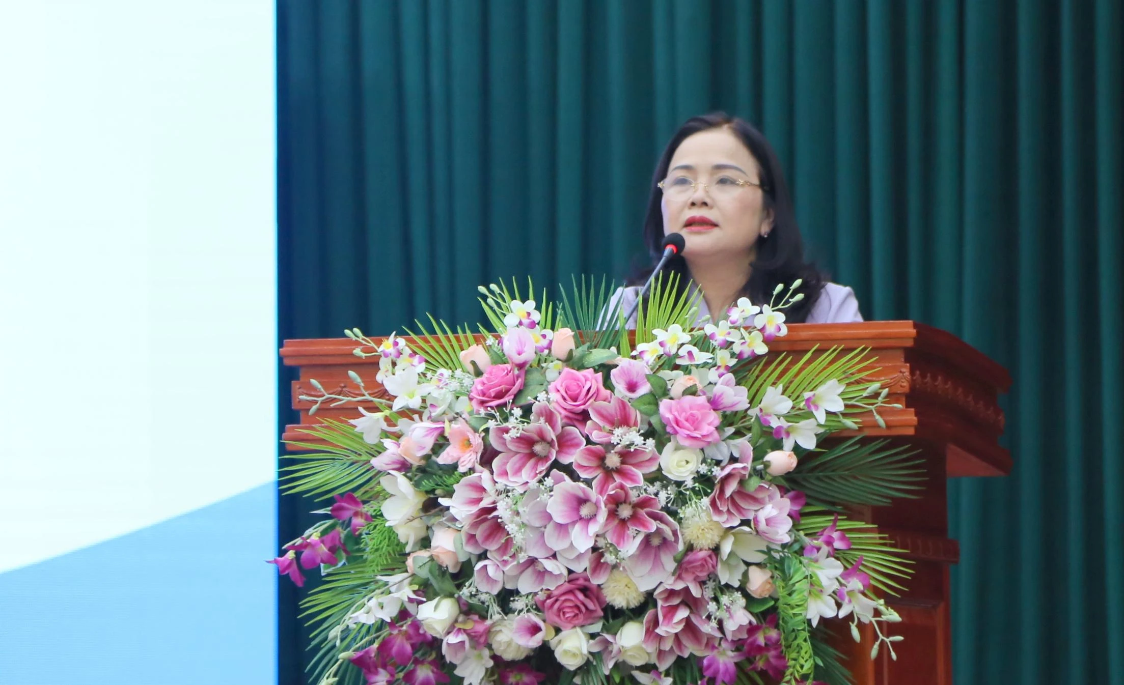 TS Lê Thị Hương – Giám đốc Sở GD&ĐT tỉnh Quảng Trị nhấn mạnh vai trò của công tác truyền thông về giáo dục. TS Lê Thị Hương – Giám đốc Sở GD&ĐT tỉnh Quảng Trị nhấn mạnh vai trò của công tác truyền thông về giáo dục.