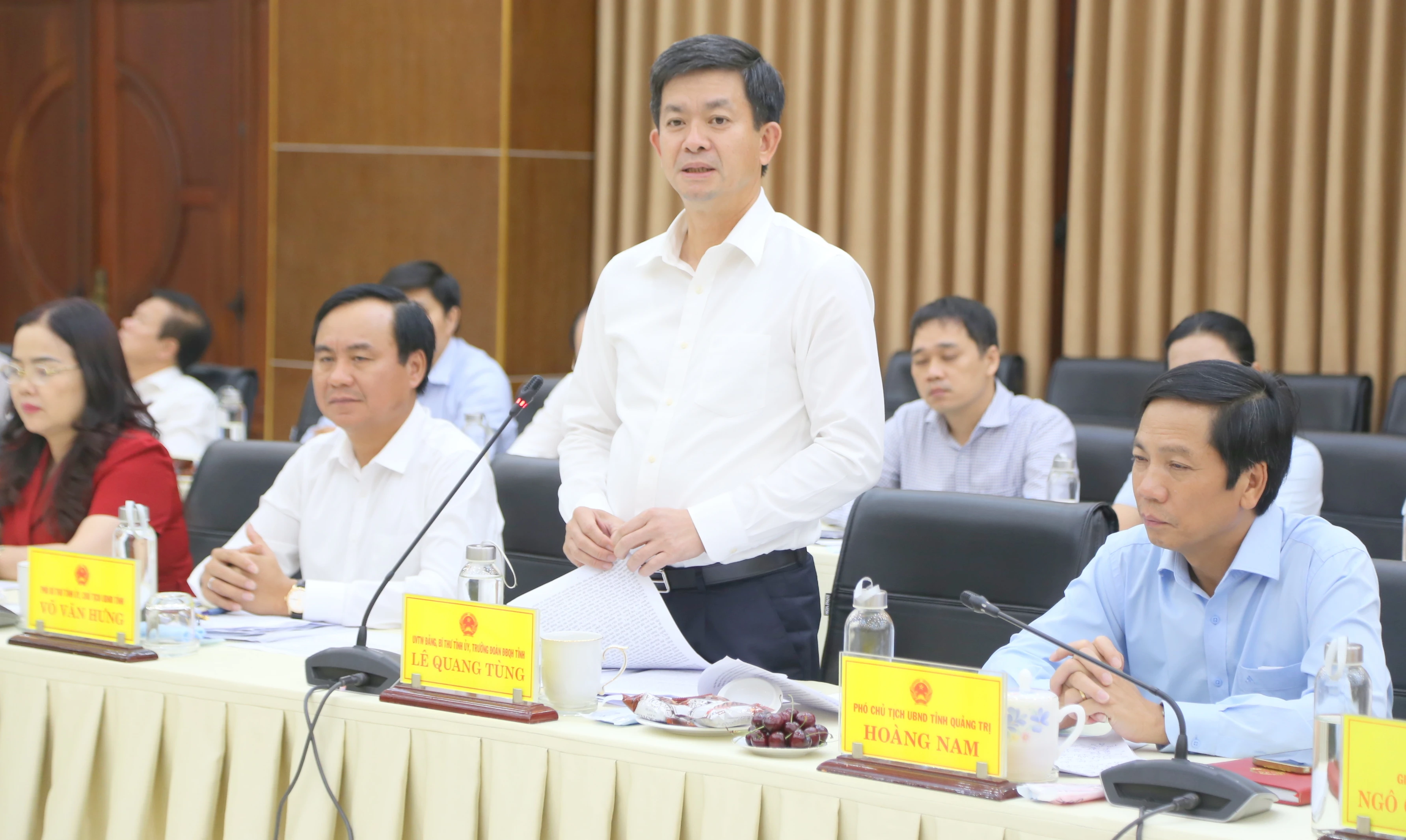 Bí thư Quảng Trị cảm ơn sự quan tâm của lãnh đạo Bộ GD&ĐT đối với giáo dục địa phương. Bí thư Quảng Trị cảm ơn sự quan tâm của lãnh đạo Bộ GD&ĐT đối với giáo dục địa phương.