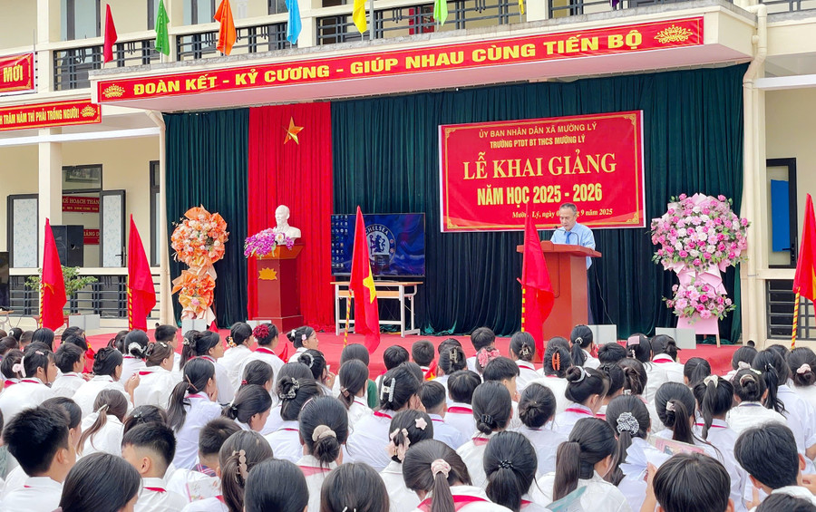 Lễ khai giảng năm học mới ở Trường PTDTBT-THCS Mường Lý. c473e1a1-07b5-4798-b420-40fd4b736a59.jpg