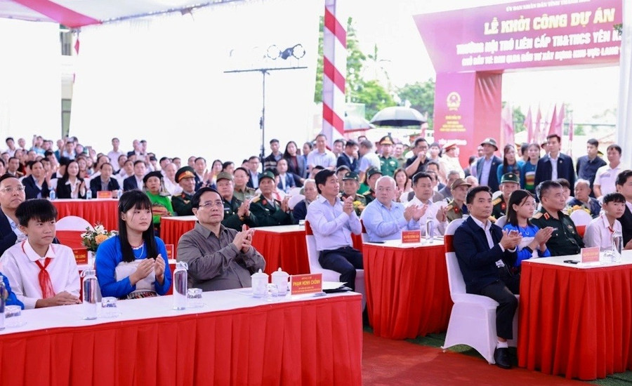 Thủ tướng Phạm Minh Chính (hàng đầu thứ ba từ trái sang) và Bí thư Tỉnh ủy Thanh Hóa Nguyễn Doãn Anh (người áo đen hàng đầu) cùng MM886 slot game, bắn cá, lô đề, đá gà tại Lễ khởi công. Ảnh: Nhật Bắc img4785-1762656963521127112655-1610-3723-1762657570.jpg