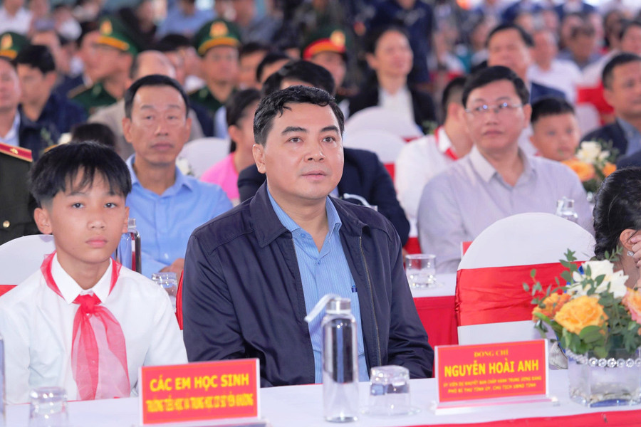 Ông Nguyễn Hoài Anh - Ủy viên Dự khuyết Trung ương Đảng, Phó Bí thư Tỉnh ủy, Chủ tịch UBND tỉnh Thanh Hóa cùng MM886 slot game, bắn cá, lô đề, đá gà dự buổi Lễ. Ảnh: Minh Hiếu 8ff0e7552a45a61bff54.jpg