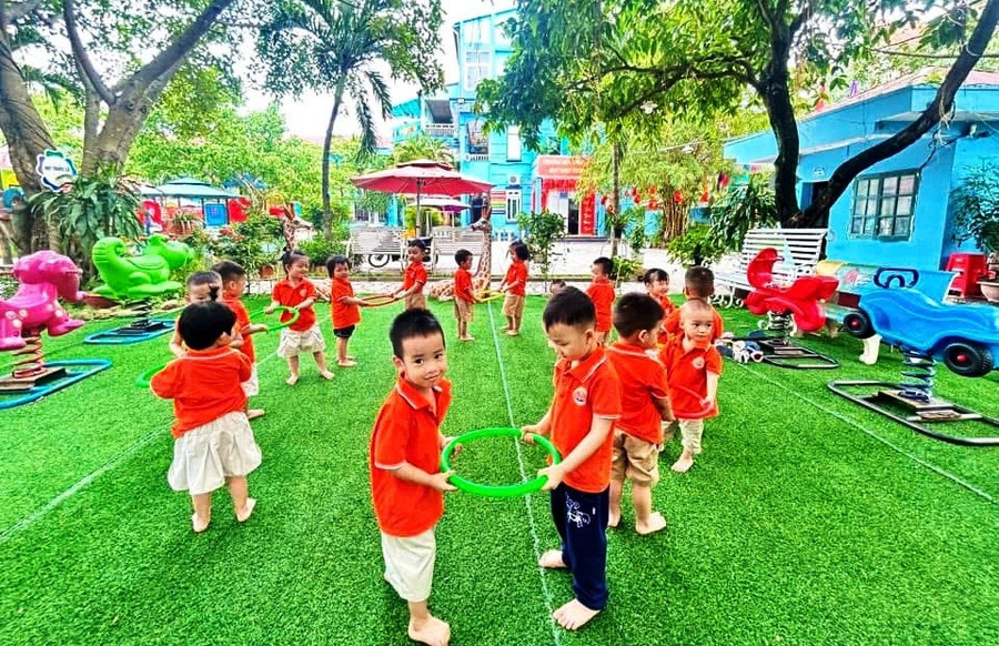 Giờ chơi của trẻ ở Trường Mầm non Trường Thi B, phường Hạc Thành. f3174eea-5bcc-4790-b68e-fa3a6da1105f.jpg