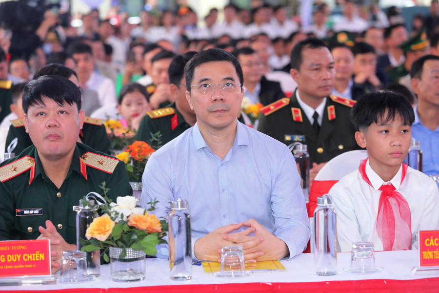 Ông Nguyễn Hồng Phong- Phó Bí thư Thường trực Tỉnh ủy Thanh Hóa (giữa ảnh) dự buổi Lễ. Ảnh: Minh Hiếu 5c1911bedcae50f009bf.jpg
