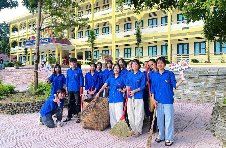 Đội tình nguyện b7ff3886a7f613a84ae7.jpg
