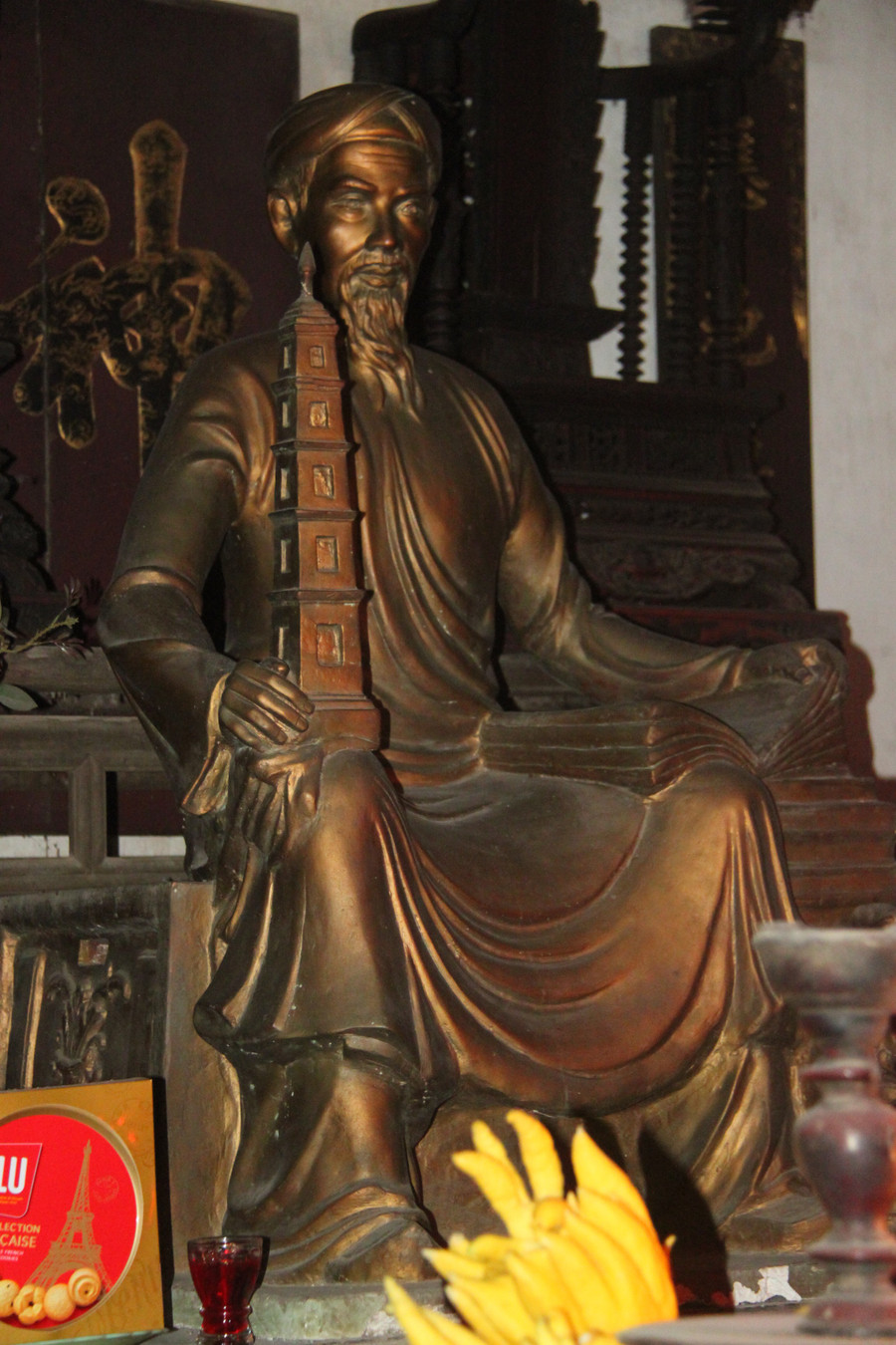 Tượng danh nhân Nguyễn Văn Siêu trong nhà thờ họ Nguyễn. soi-day-vang-kim-lu-san-sinh-5-vi-tien-si-4.jpg