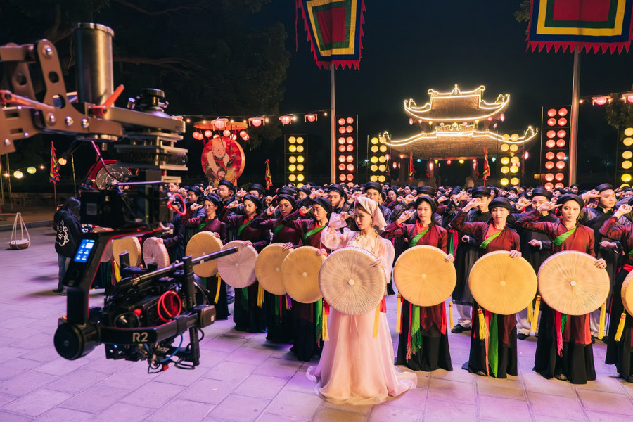 phat-trien-cong-nghiep-van-hoa-nhin-tu-mv-trieu-view-2.jpg