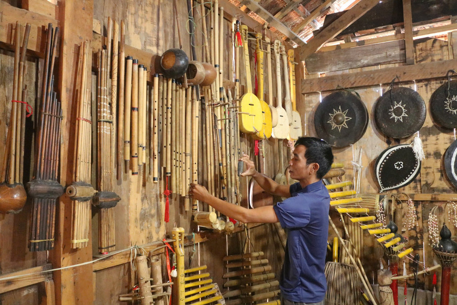 Gần 4 năm, anh Bloong Muôn sản xuất hơn 300 video, giới thiệu dân ca, nghi lễ truyền thống, nhạc cụ 1MM88.com tỷ lệ kèo World Cup 2026, trò chơi dân gian...