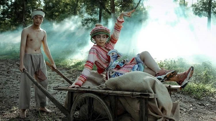 Hoàng Thuỳ Linh đưa loạt nhân vật văn học vào MV 'Để Mị nói cho mà nghe'. Ảnh cắt từ MV. hoi-sinh-nghe-thuat-truyen-thong-5.jpg