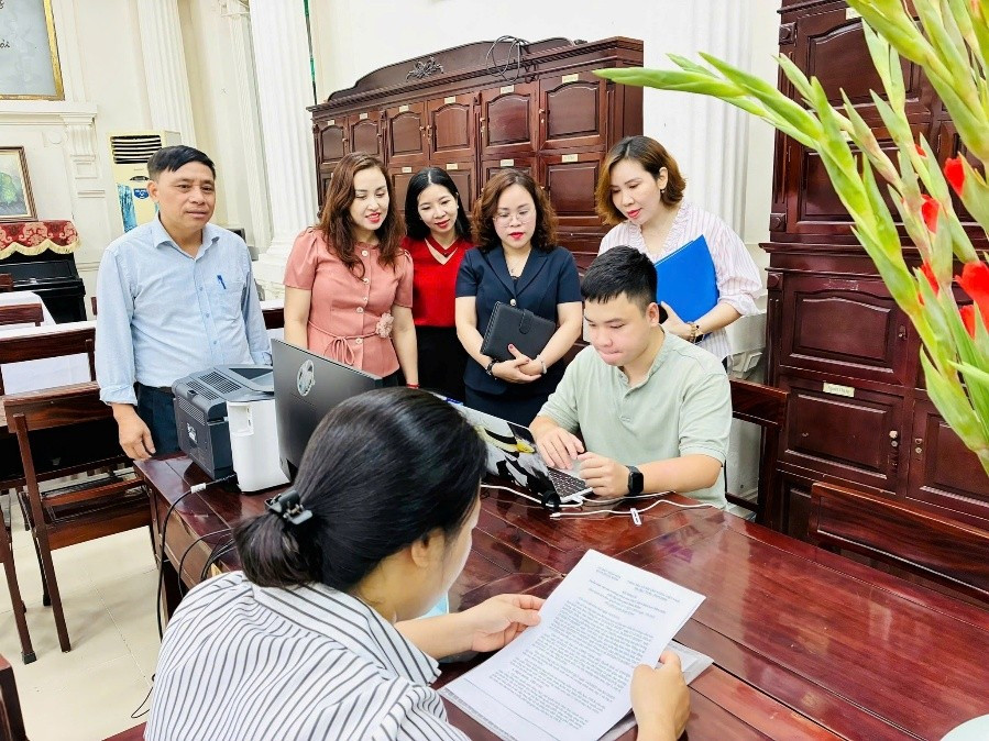 Lãnh đạo phường Cửa Nam (Hà Nội) kiểm tra công tác Đăng Ký MM88.COM Ngay +88K đầu cấp tại các trường học. Ảnh: Vân Anh no-luc-duy-tri-va-nang-cao-chat-luong-giao-duc-1.jpg