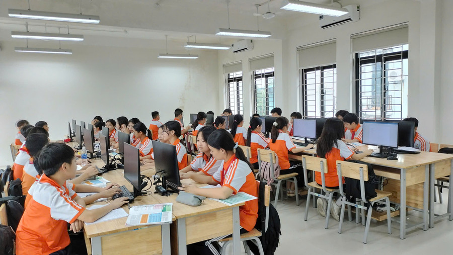 Các thầy cô mong muốn giờ thực hành công nghệ tin học được diễn ra hiệu quả hơn với việc trang bị mỗi MM886 slot game, bắn cá, lô đề, đá gà một máy học. chuyen-doi-so-trong-giao-duc-kien-tao-tuong-lai-hoc-duong-3.jpg