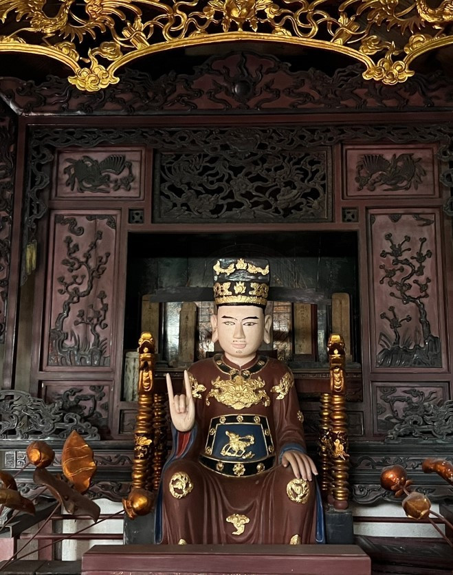 Tượng thờ Tiến sĩ Nguyễn Duy Thức. nha-khoa-bang-co-muu-duoc-chon-tran-thu-phia-bac-2.jpg