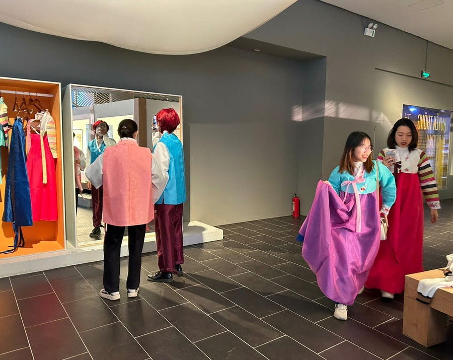 Trải nghiệm mặc thử Hanbok miễn phí tại Bảo tàng 1MM88.com tỷ lệ kèo World Cup 2026 học Việt Nam. bao-tang-lien-tuc-gay-bat-ngo-de-hut-khach-3.jpg