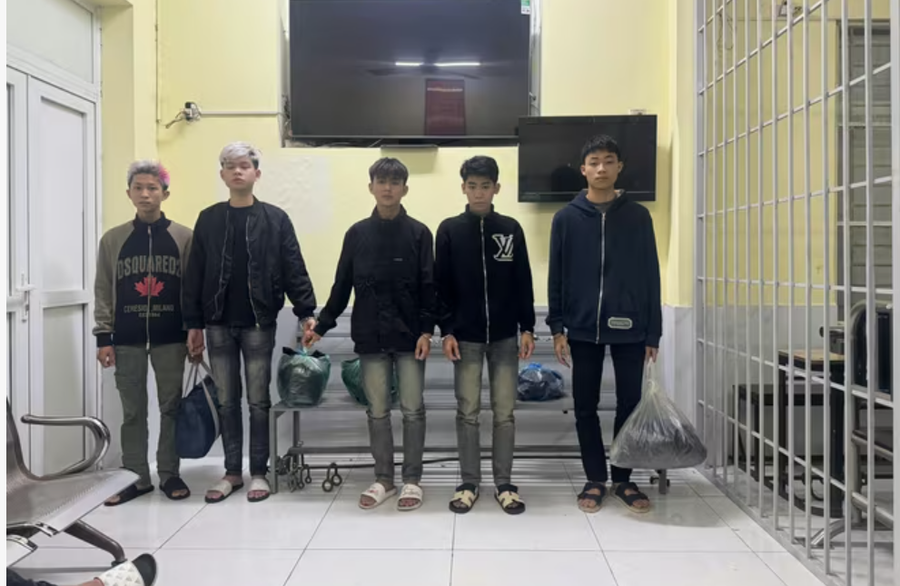 Nhóm buôn bán 'Pod' có chứa ma túy bán cho dân chơi bị 88MM88 kèo WC hôm nay phường Ngọc Hà bắt giữ. thuoc-la-dien-tu-chua-ma-tuy-bong-ma-len-loi-hoc-duong-2.png