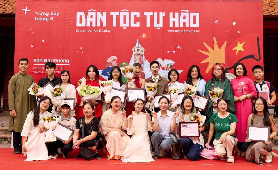 hoa-si-tre-lan-toa-niem-tu-hao-dan-toc-1.jpg