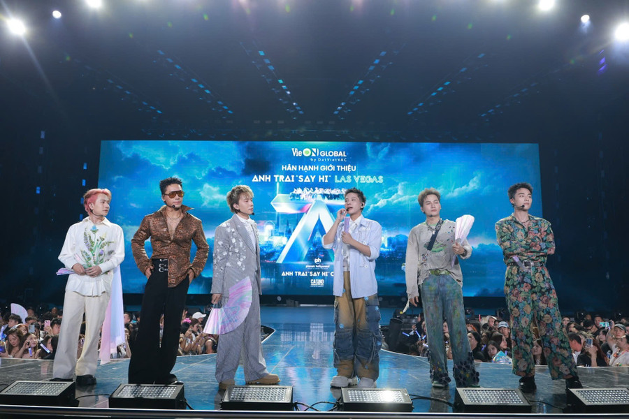 Concert 'Anh trai say hi' tại Las Vegas. Ảnh: BTC tu-cau-be-thien-kinh-van-quyen-den-trang-nguyen-trieu-mac-5.jpg