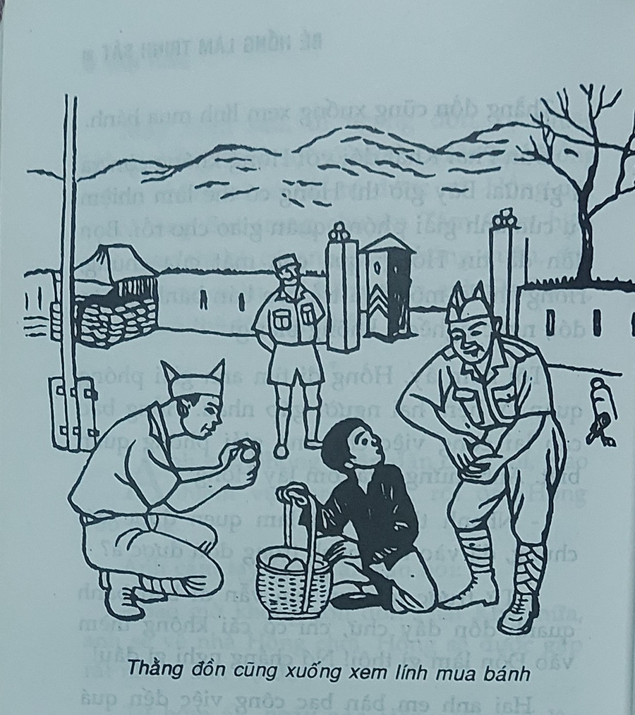 Bé Hồng đóng vai chú bé bán bánh để thu thập thông tin tình báo. Ảnh: Tấn Quyết. tu-trang-sach-tuoi-tre-dung-cam-2.jpg