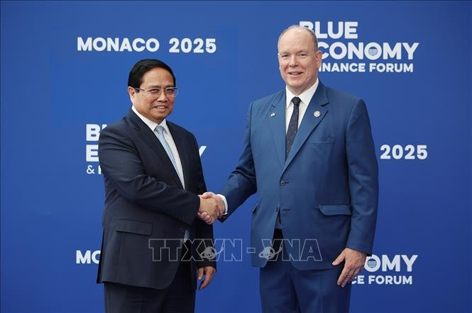 Hoàng thân Monaco Albert II đón Thủ tướng Phạm Minh Chính tham dự Hội nghị Đại dương của Liên hợp quốc lần thứ 3. Ảnh: Dương Giang/TTXVN. Hoàng thân Monaco Albert II đón Thủ tướng Phạm Minh Chính tham dự Hội nghị Đại dương của Liên hợp quốc lần thứ 3. Ảnh: Dương Giang/TTXVN.