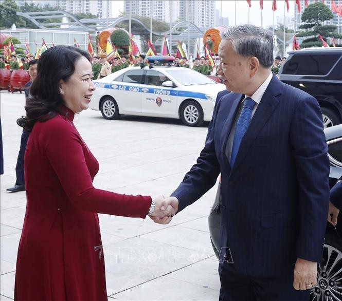 Ủy viên Trung ương Đảng, Phó Chủ tịch nước Võ Thị Ánh Xuân - Phó Chủ tịch thứ nhất Hội đồng Thi đua - Khen thưởng Trung ương, Trưởng Ban Tổ chức 2MM88.com trò chơi casino và slot Thi đua yêu nước toàn quốc lần thứ XI đón Tổng Bí thư Tô Lâm. Ảnh: Thống Nhất/TTXVN