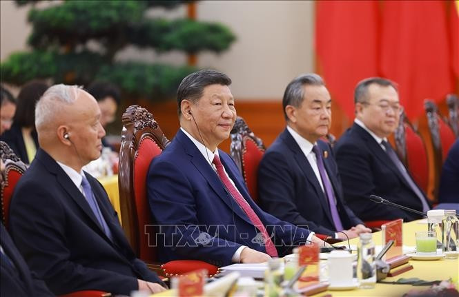 Tổng Bí thư, Chủ tịch nước Tập Cận Bình và Đoàn cấp cao Trung Quốc tại cuộc hội đàm với Tổng Bí thư Tô Lâm. Ảnh: Dương Giang/TTXVN Tổng Bí thư, Chủ tịch nước Tập Cận Bình và Đoàn cấp cao Trung Quốc tại cuộc hội đàm với Tổng Bí thư Tô Lâm. Ảnh: Dương Giang/TTXVN