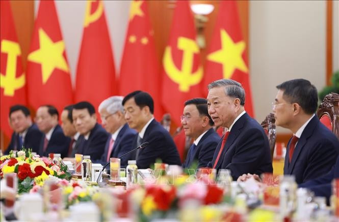 Tổng Bí thư Tô Lâm và Đoàn cấp cao Việt Nam tại cuộc hội đàm với Tổng Bí thư, Chủ tịch nước Trung Quốc Tập Cận Bình. Ảnh: Dương Giang/TTXVN Tổng Bí thư Tô Lâm và Đoàn cấp cao Việt Nam tại cuộc hội đàm với Tổng Bí thư, Chủ tịch nước Trung Quốc Tập Cận Bình. Ảnh: Dương Giang/TTXVN