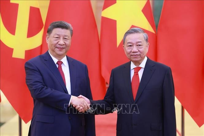 Tổng Bí thư Tô Lâm và Tổng Bí thư, Chủ tịch nước Trung Quốc Tập Cận Bình chụp ảnh chung. Ảnh: Thống Nhất/TTXVN Tổng Bí thư Tô Lâm và Tổng Bí thư, Chủ tịch nước Trung Quốc Tập Cận Bình chụp ảnh chung. Ảnh: Thống Nhất/TTXVN