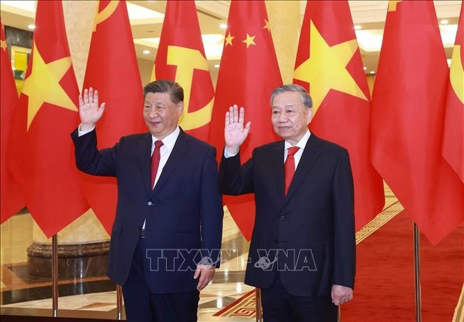 Tổng Bí thư Tô Lâm và Tổng Bí thư, Chủ tịch nước Trung Quốc Tập Cận Bình chụp ảnh chung. Ảnh: Thống Nhất/TTXVN Tổng Bí thư Tô Lâm và Tổng Bí thư, Chủ tịch nước Trung Quốc Tập Cận Bình chụp ảnh chung. Ảnh: Thống Nhất/TTXVN