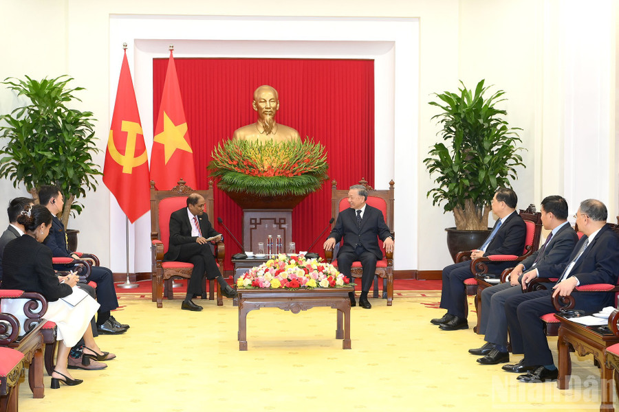 Quang cảnh cuộc tiếp tại Trụ sở Trung ương Đảng. Quang cảnh cuộc tiếp tại Trụ sở Trung ương Đảng.
