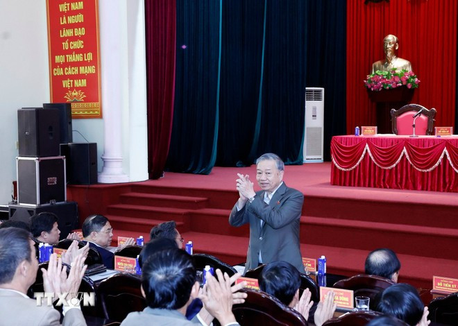 Tổng Bí thư Tô Lâm tại cuộc tiếp xúc cử tri 3 xã Kiến Xương, Lê Lợi, và Quang Lịch của tỉnh Hưng Yên. (Ảnh: Thống Nhất/TTXVN) Tổng Bí thư Tô Lâm tại cuộc tiếp xúc cử tri 3 xã Kiến Xương, Lê Lợi, và Quang Lịch của tỉnh Hưng Yên. (Ảnh: Thống Nhất/TTXVN)