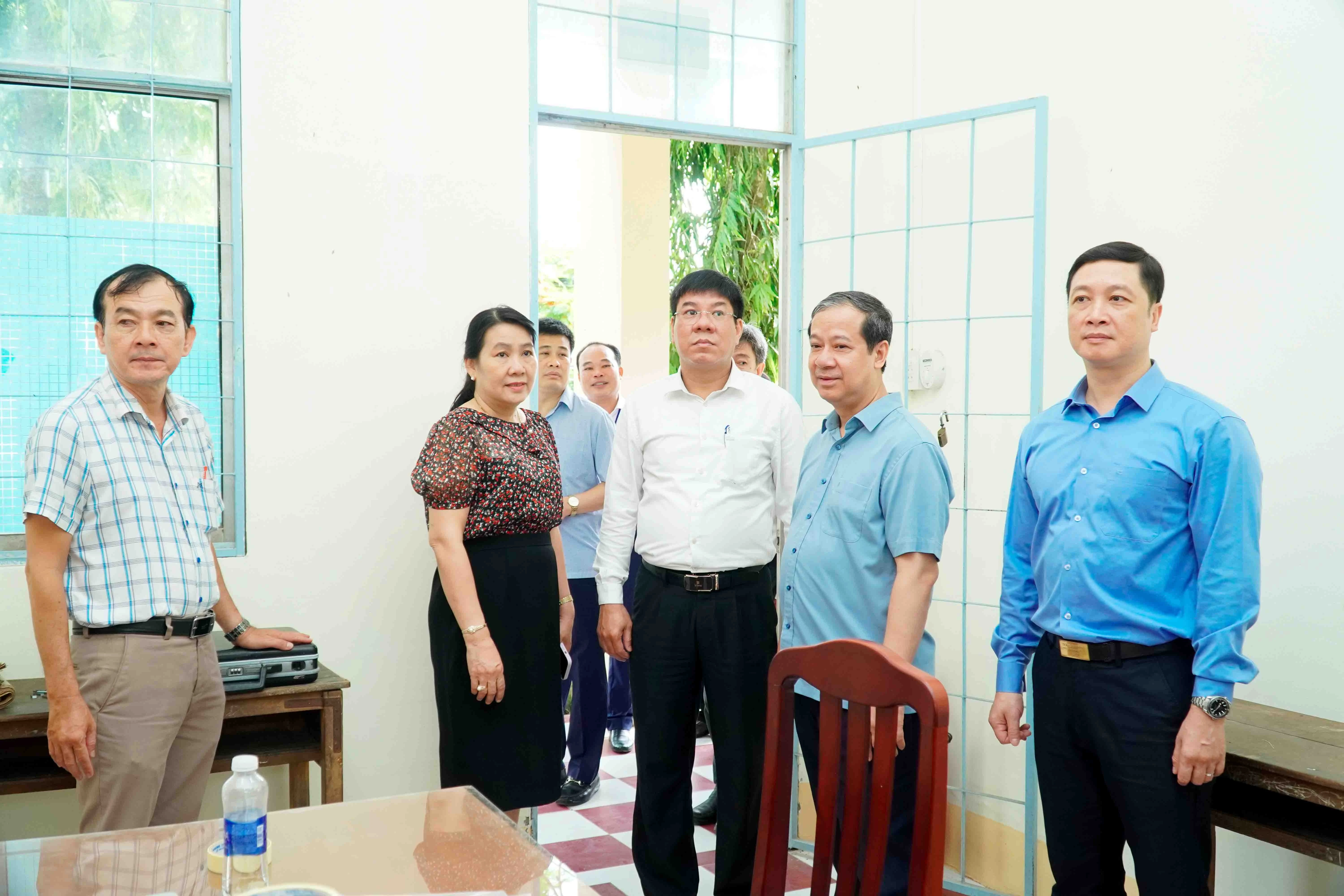Đoàn kiểm tra khu vực bố trí phòng Hội đồng thi tại Trường THPT Vị Thanh. Đoàn kiểm tra khu vực bố trí phòng Hội đồng thi tại Trường THPT Vị Thanh.
