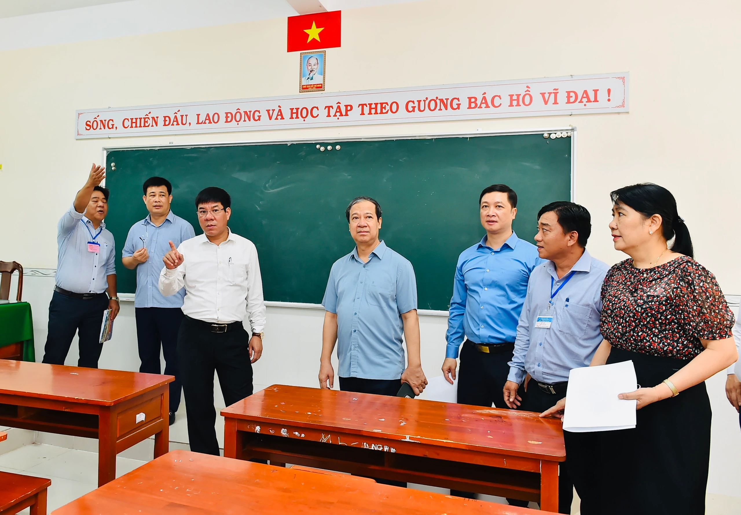 Đoàn công tác kiểm tra phòng thi tại Trường THPT Vị Thanh. Đoàn công tác kiểm tra phòng thi tại Trường THPT Vị Thanh.