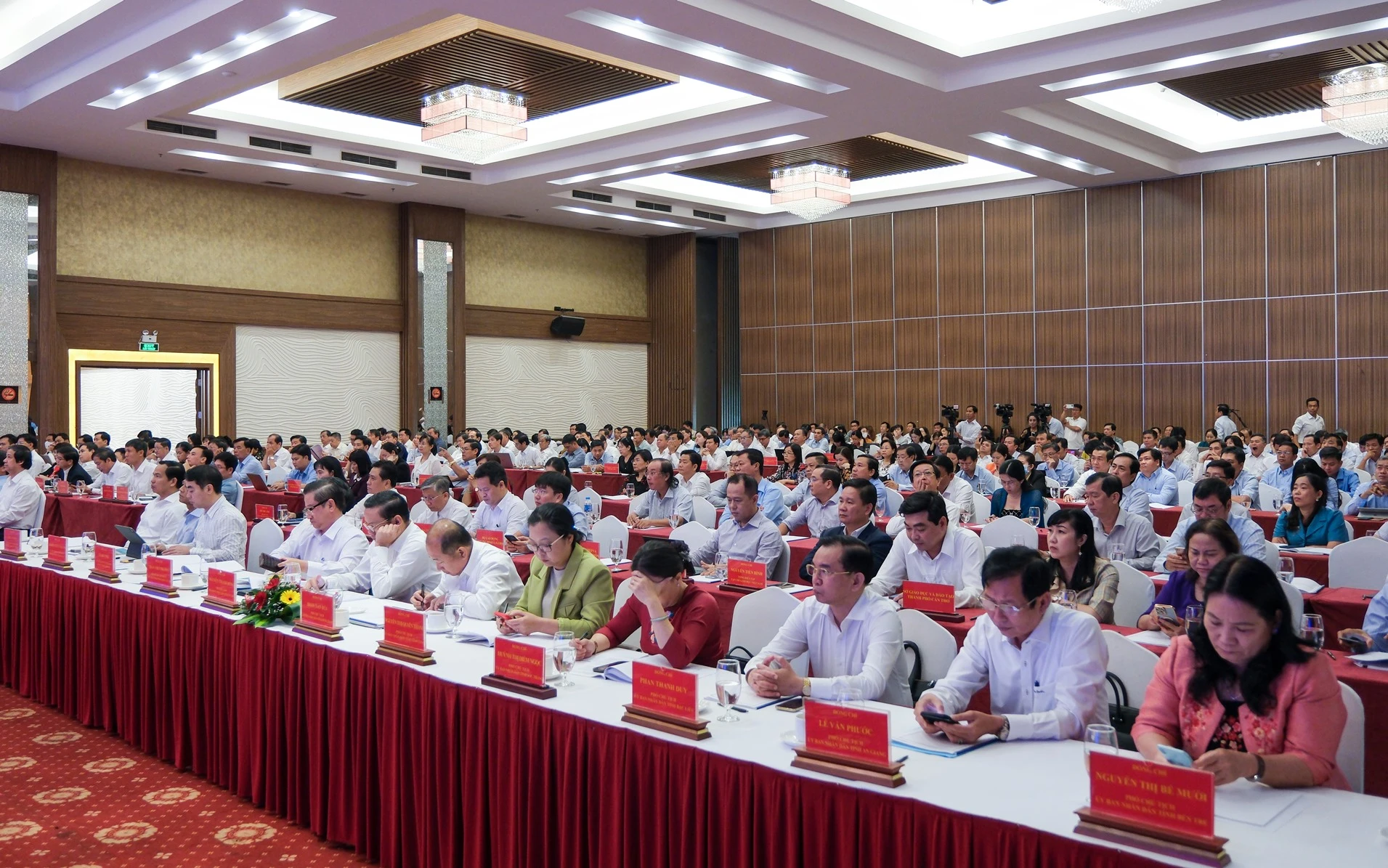 Các đại biểu tham dự hội nghị. Các đại biểu tham dự hội nghị.